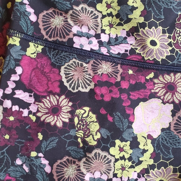 Lululemon • Wunder Under Flurolace Tight sz 6 - Picture 7 of 8